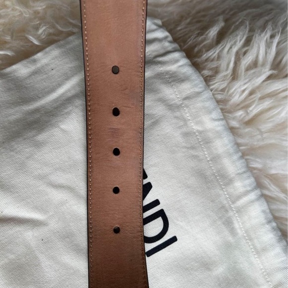 Fendi
Black Women's Dark Soft Leather Gold Buckle Size 32 8c0497 Belt - Picture 7 of 8